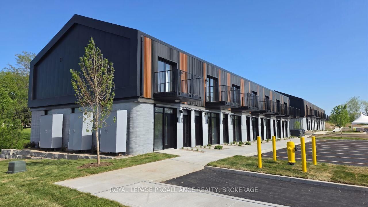 Property Photo:  425 Fourth Street 101  ON K7G 2X2 