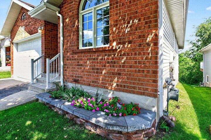 Property Photo: 633 Melrose Street ON K7M 9G8