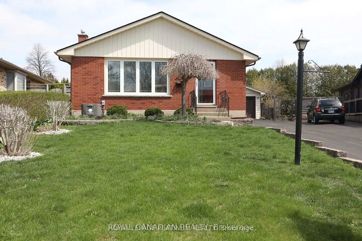 Property Photo:  77 Culver Crescent  ON N5V 3G3 