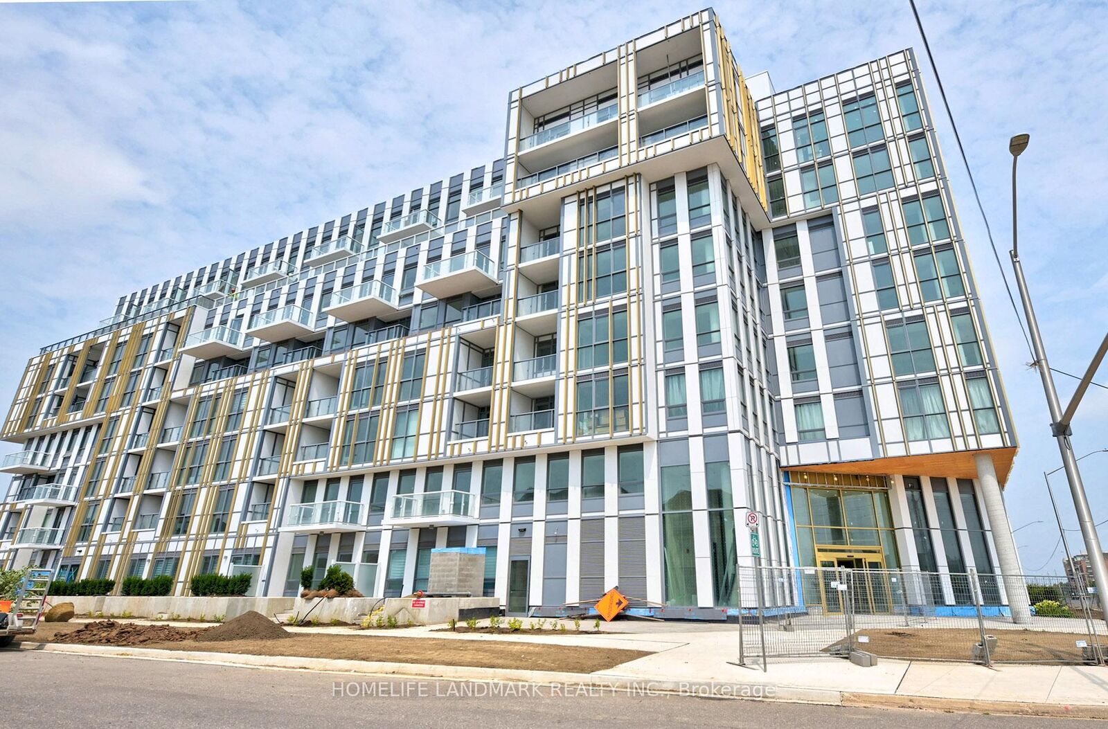 Property Photo:  1005 Dundas Street E 720  ON L6H 8C7 