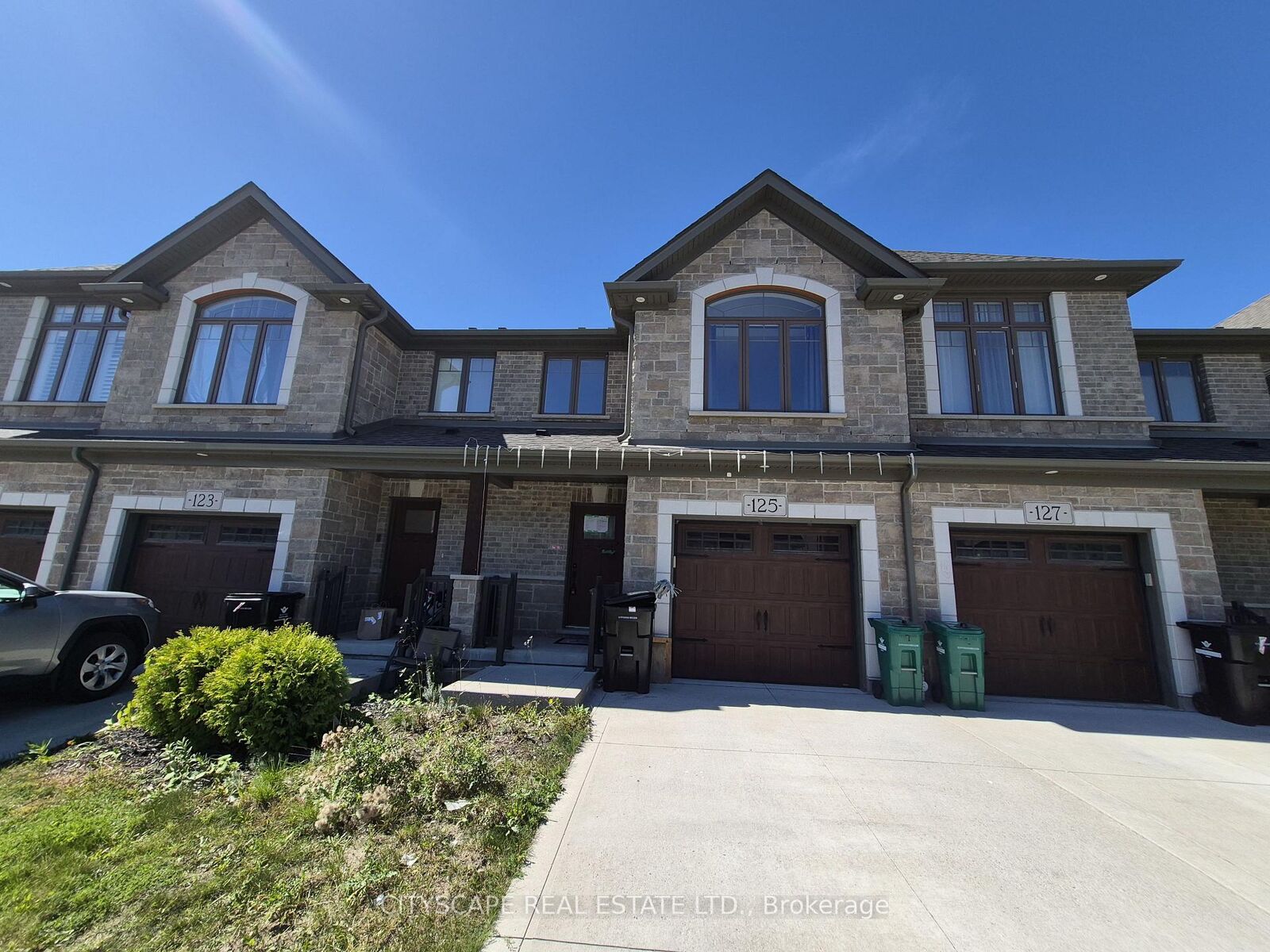 Property Photo:  125 Hollybrook Trail 16  ON N2R 0P1 