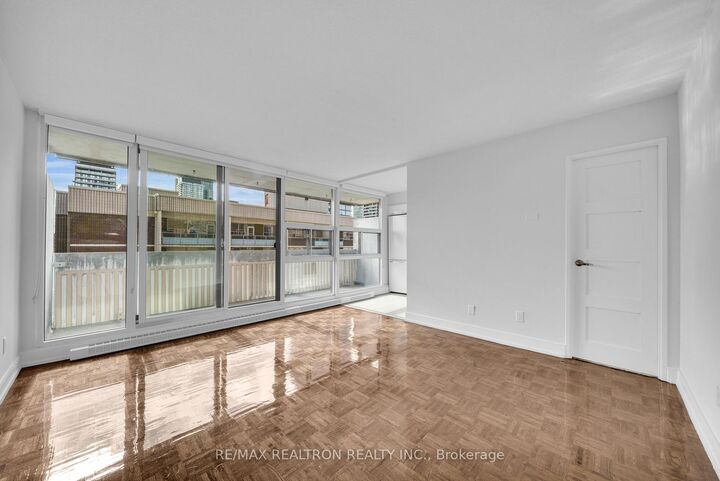 Property Photo:  33 Isabella Street 515  ON M4Y 2P7 