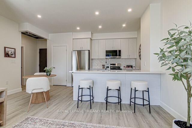 Property Photo:  75 Walnut Street 307  ON N5R 2Y7 