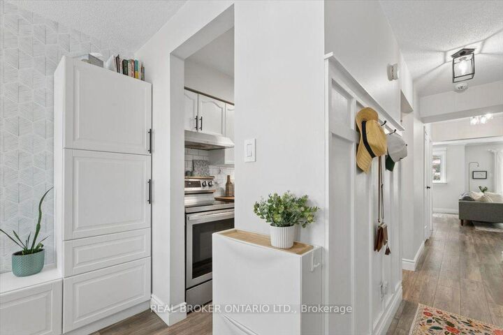 Property Photo:  180 Highland Crescent 10  ON N2M 5K5 