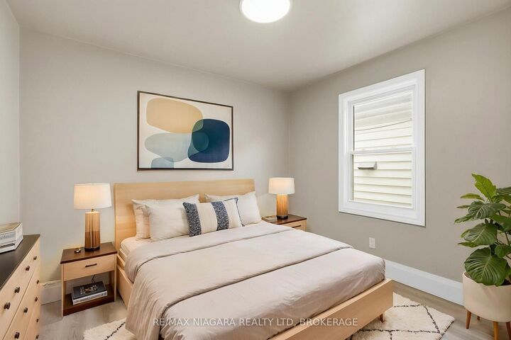 Property Photo:  422 Brunswick Street  ON L8H 6S4 
