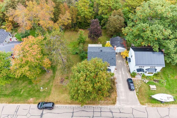 Property Photo:  10 Laurier Avenue  ON K0J 1P0 