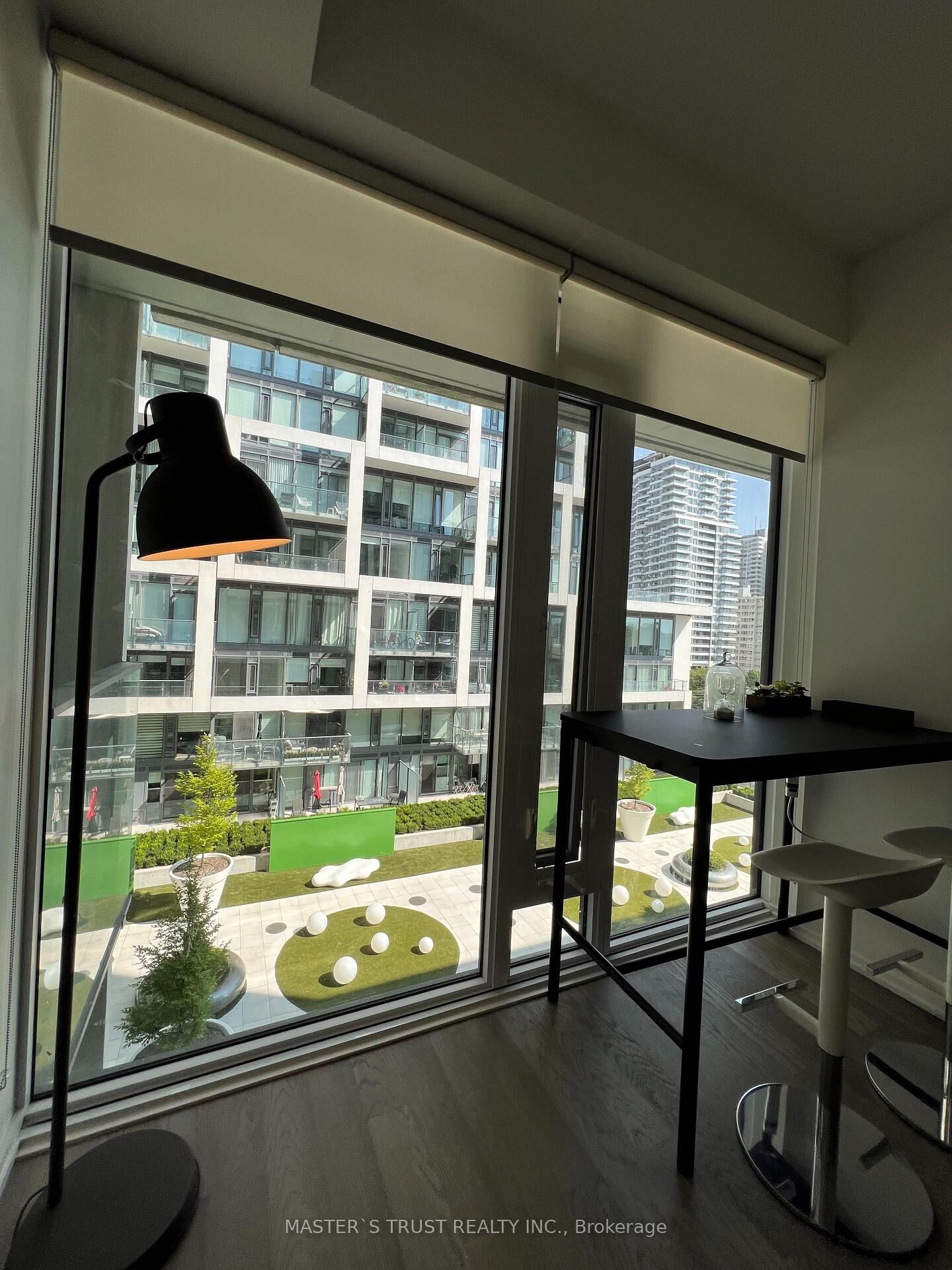 Property Photo:  8 Hillsdale Avenue E 943  ON M4S 1T5 
