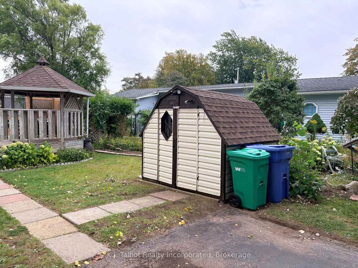 Property Photo:  4 Poplar Lane  ON N7A 3Y3 