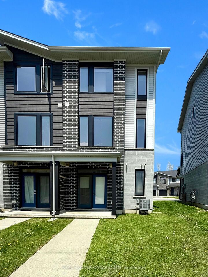 Property Photo:  177 Edgevalley Road 164  ON N5V 0C5 