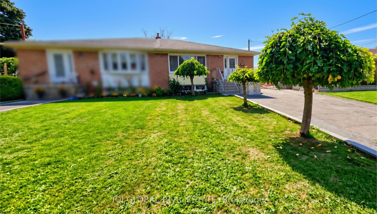 Photo de la propriété: 11 Stone Court ON M9M 1N1
