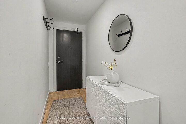 Property Photo: 33 Charles Street E 1503 ON M4Y 1R9