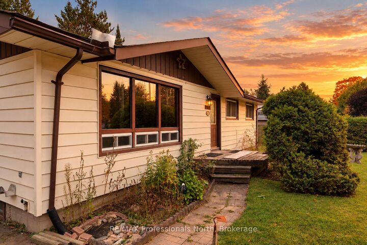Property Photo:  23 Vintage Crescent  ON K0M 2K0 
