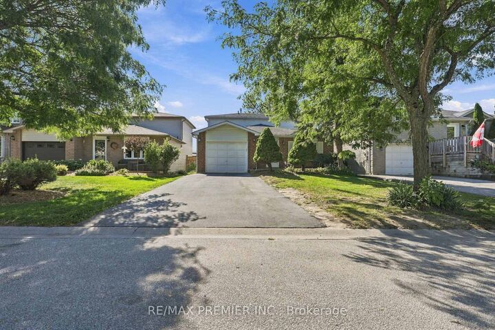 Property Photo:  54 Hersey Crescent N  ON L4N 8R2 