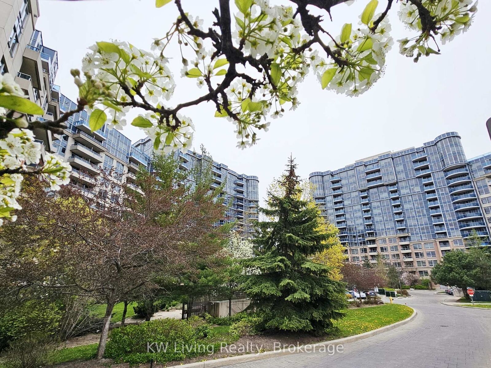 Property Photo:  33 Cox Boulevard 1117  ON L3R 8A6 