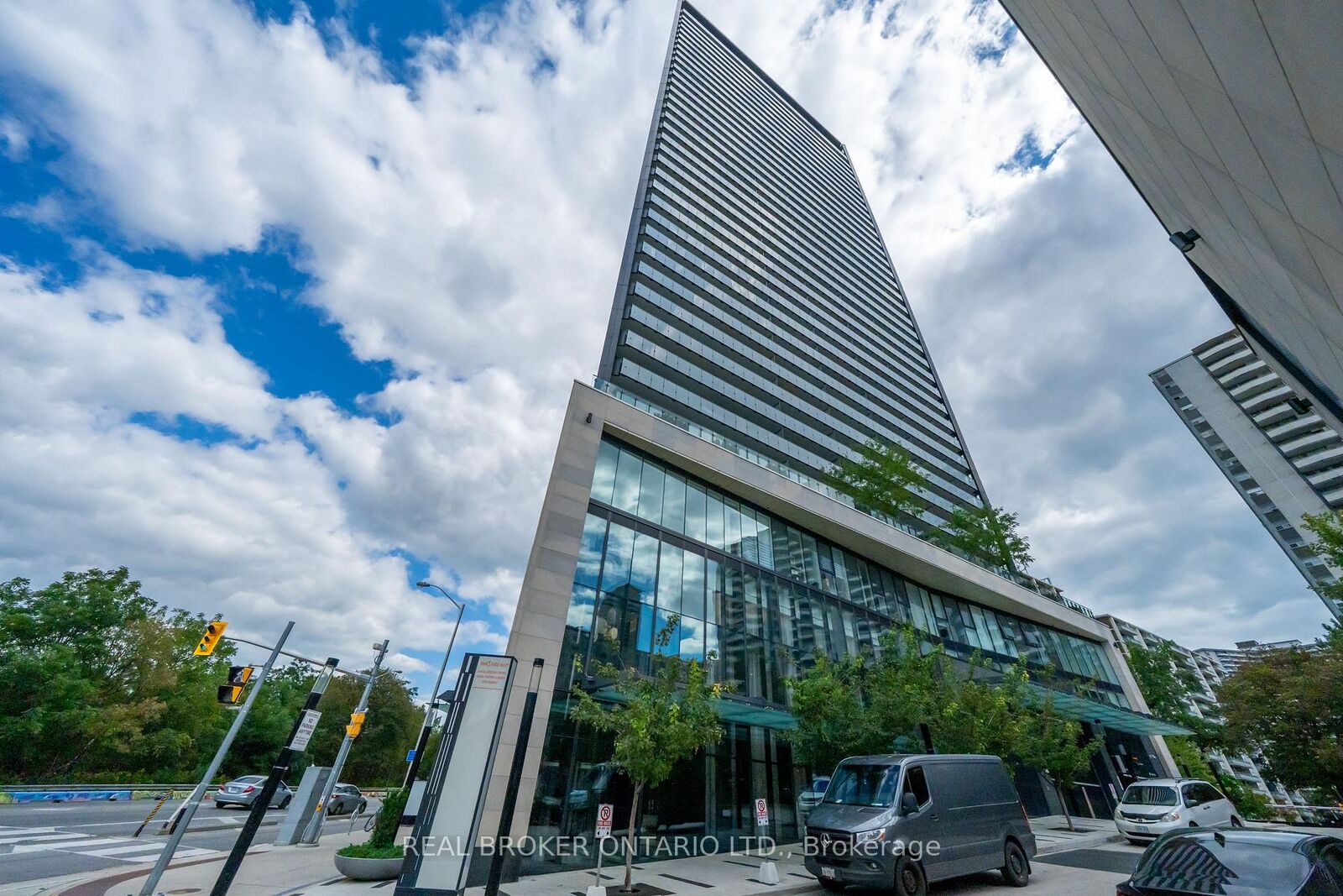 Property Photo:  575 Bloor Street E 2108  ON M4W 0B2 