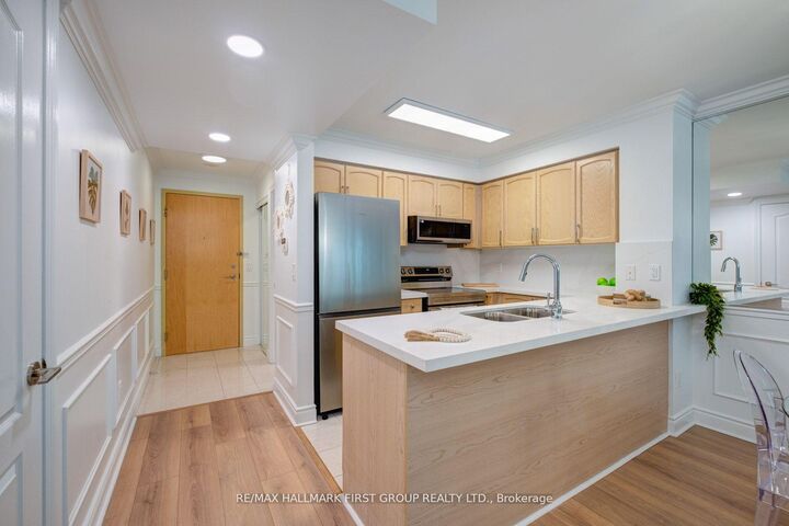 Property Photo:  60 Brian Harrison Way 1008  ON M1P 5J5 