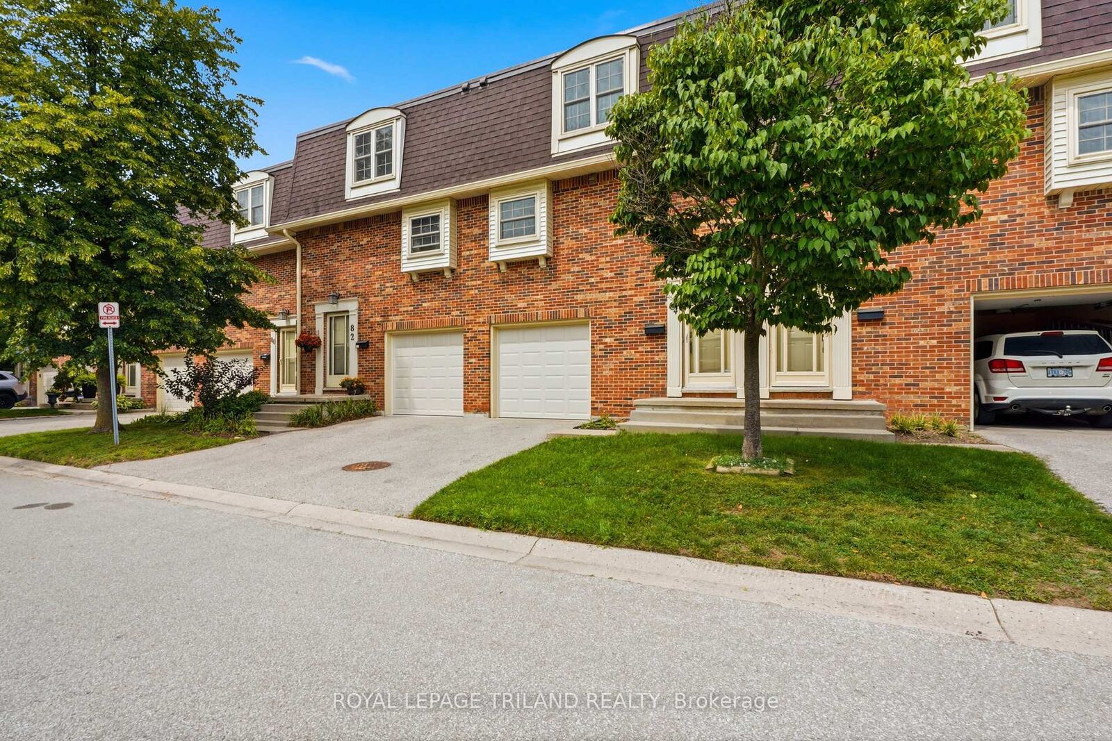Property Photo:  900 Pond View Road 84  ON N5Z 4L7 