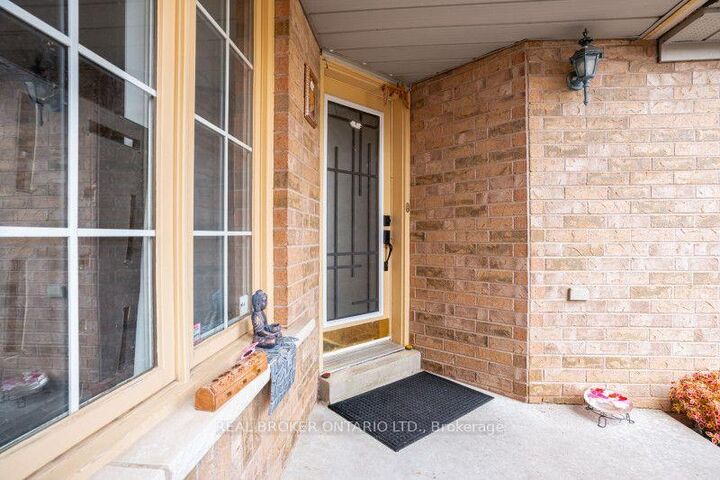 Property Photo:  60 Whitefaulds Road  ON L6A 2K4 