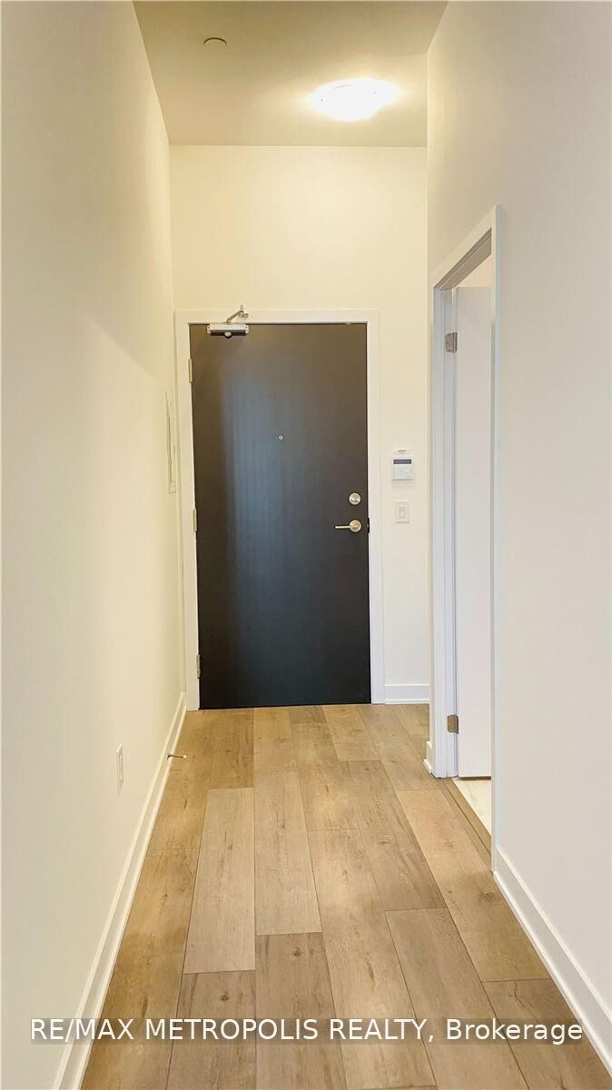 Property Photo:  10 Honeycrisp Crescent 211  ON L4K 0M7 