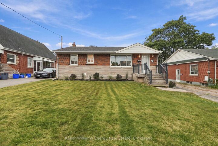 Property Photo:  54 Eastlawn Street  ON L1H 7J8 