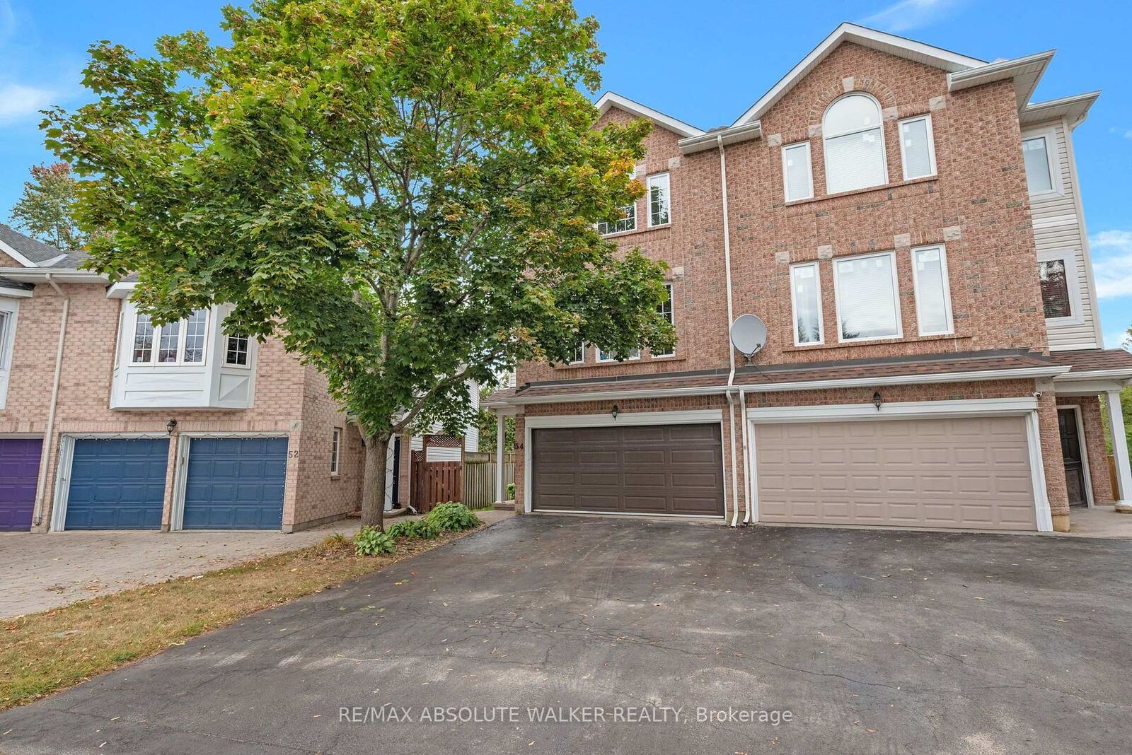 Property Photo:  54 Castle Glen Crescent  ON K2L 4H1 