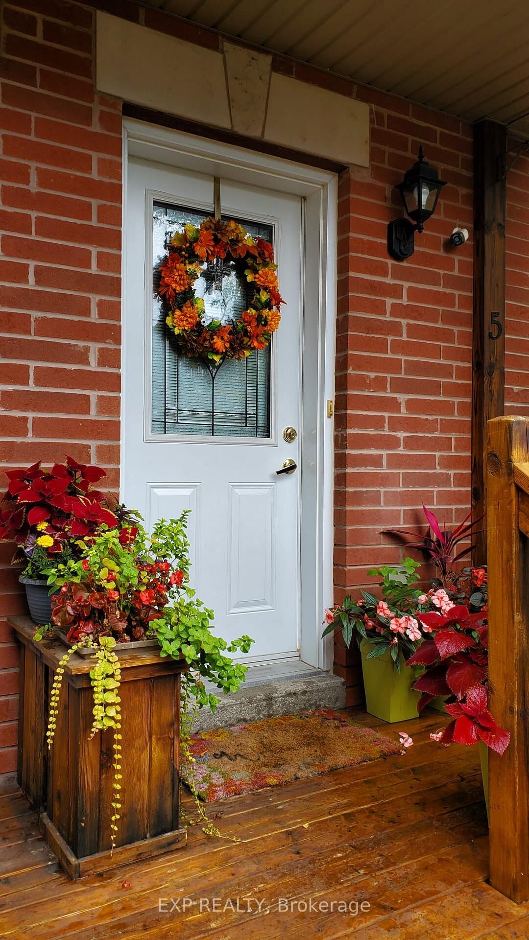 Property Photo:  736 Kingston Road 5  ON M4E 1R7 