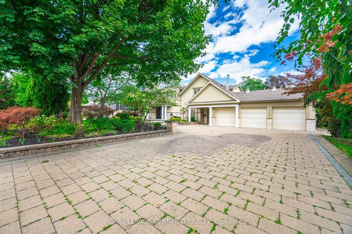 Property Photo:  2197 Courrier Lane  ON L5C 1V1 