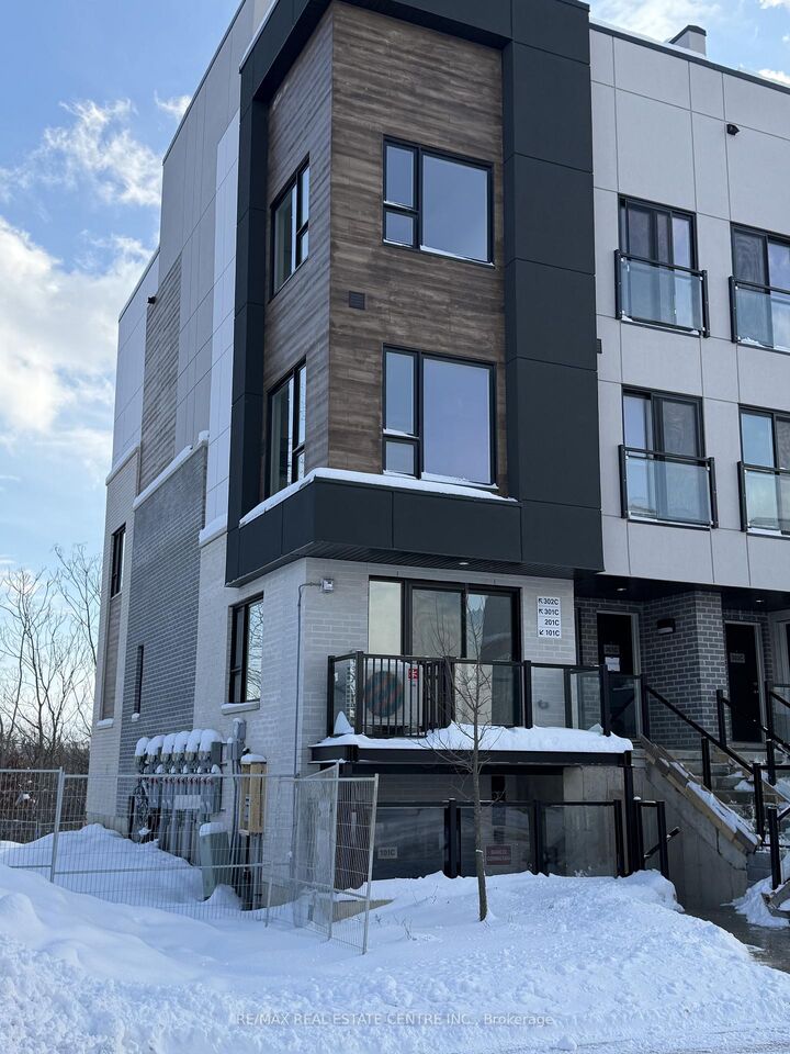 Property Photo:  16 Melbourne Avenue Suite 334 (302C)  ON L2P 3J8 