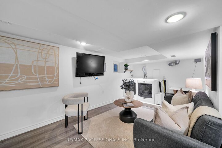 Property Photo:  176 Sixth Street Lower  ON M8V 3A5 
