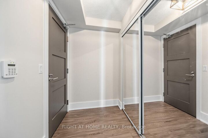 Property Photo:  300 Front Street W 1204  ON M5V 0E9 
