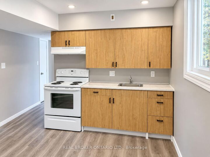 Property Photo:  93 Brybeck Crescent C  ON N2M 2C5 