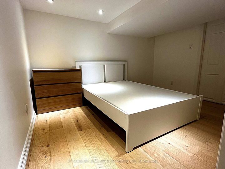 Property Photo:  25 Mann Avenue Lower  ON M4S 2Y2 