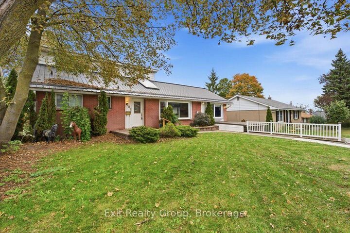 Property Photo:  102 Orchard Drive  ON K8P 2K7 