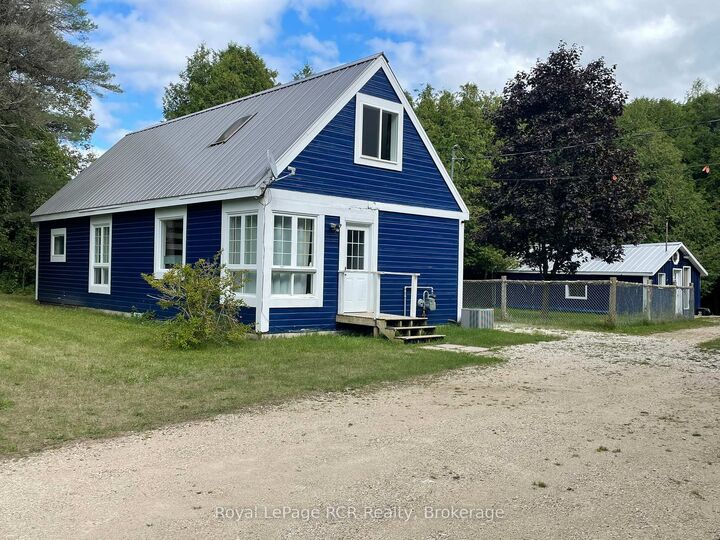 Property Photo:  121 Collingwood Street  ON N0C 1E0 