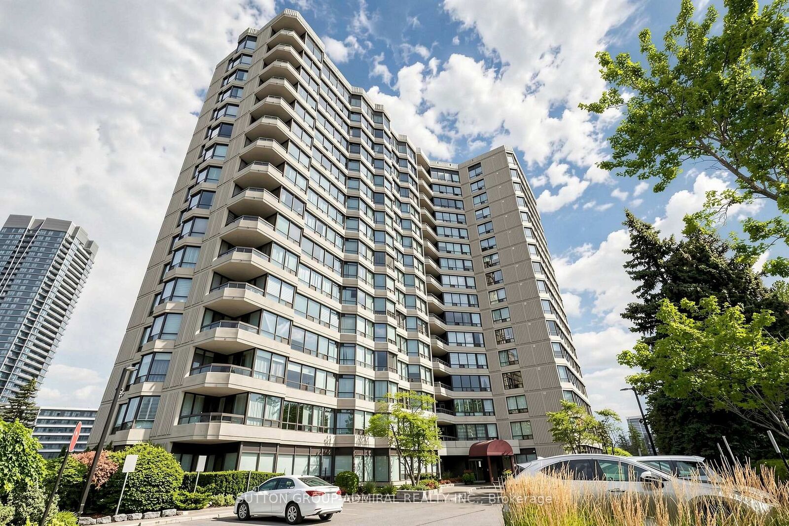 Property Photo:  7460 Bathurst Street 806  ON L4J 7K9 