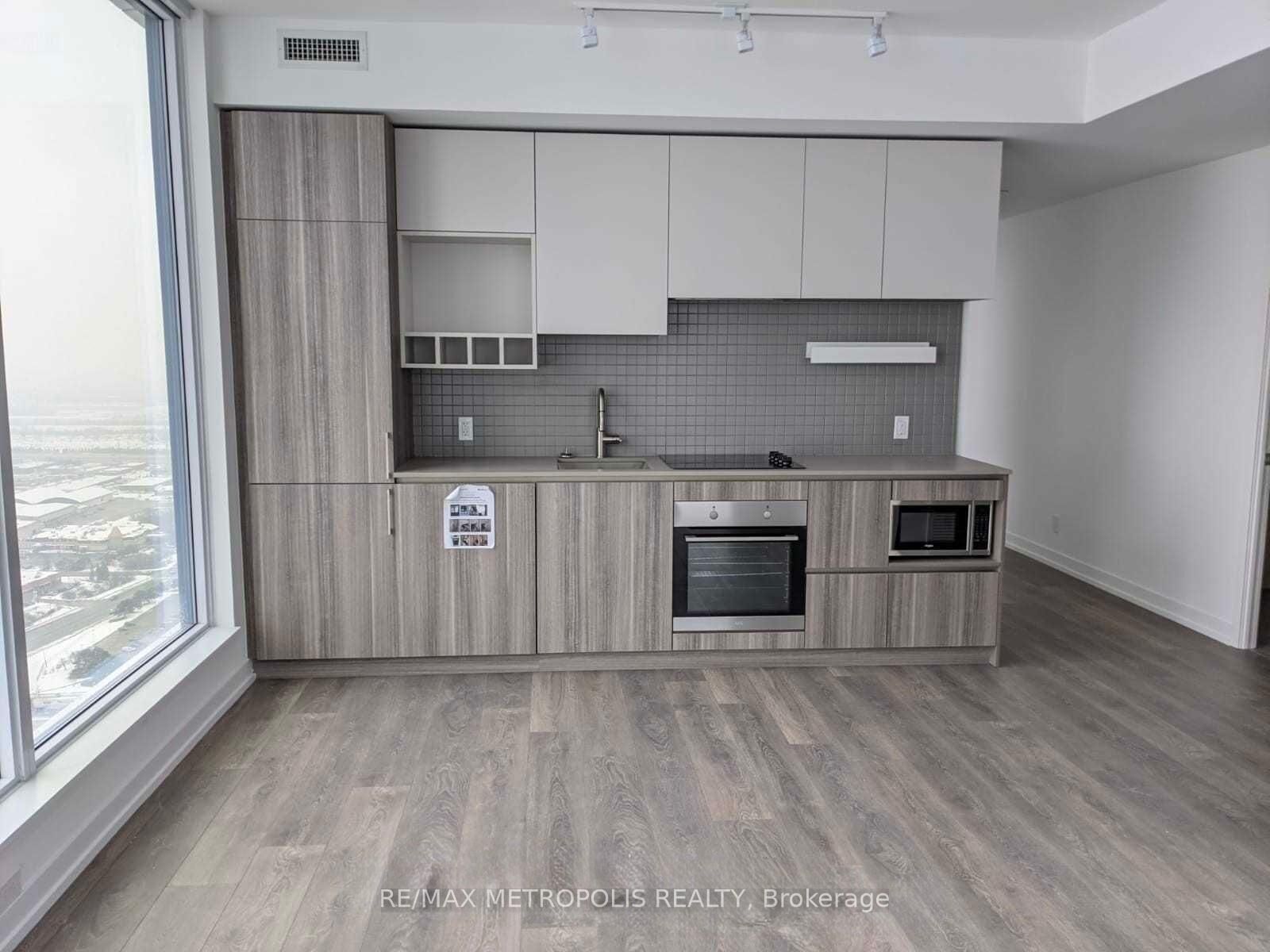 Property Photo:  5 Buttermill Avenue 5102  ON L4K 0J5 
