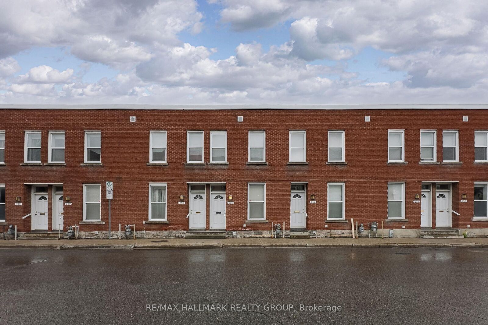 Property Photo:  230 Cumberland Street  ON K1N 5J1 