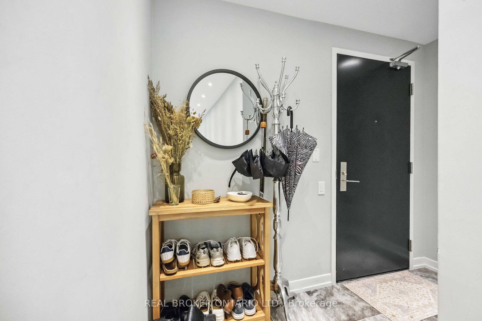 Property Photo:  95 Bathurst Street 222  ON M5V 0H7 