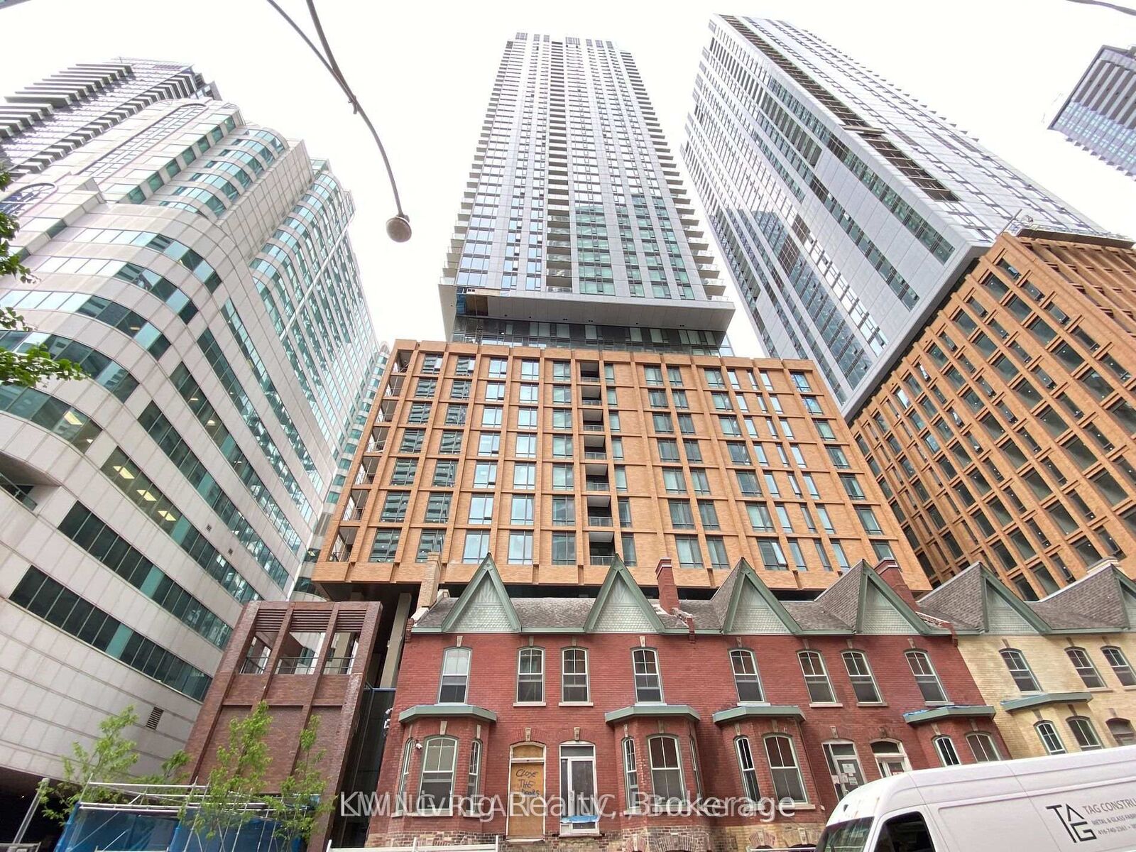 Property Photo:  8 Widmer Street 4211  ON M5V 0W6 