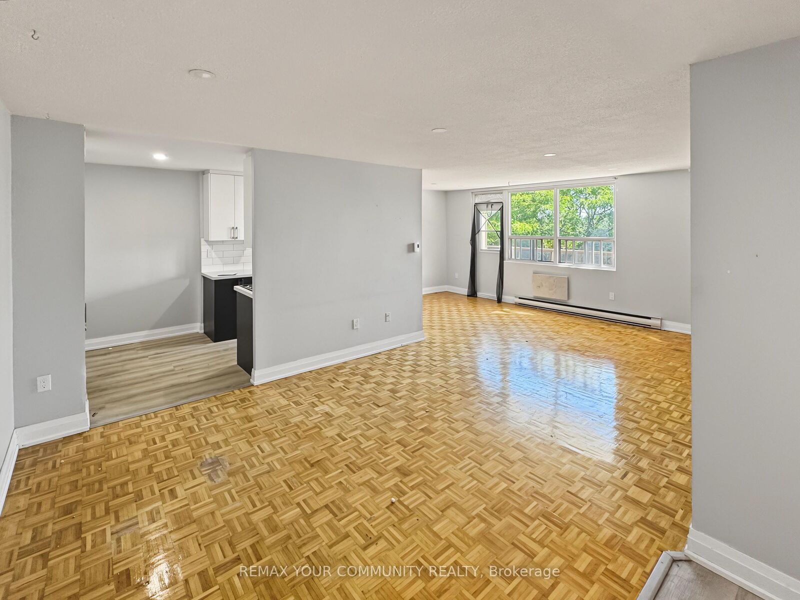 Property Photo:  199 Hillcroft Street 141  ON L1G 2L7 