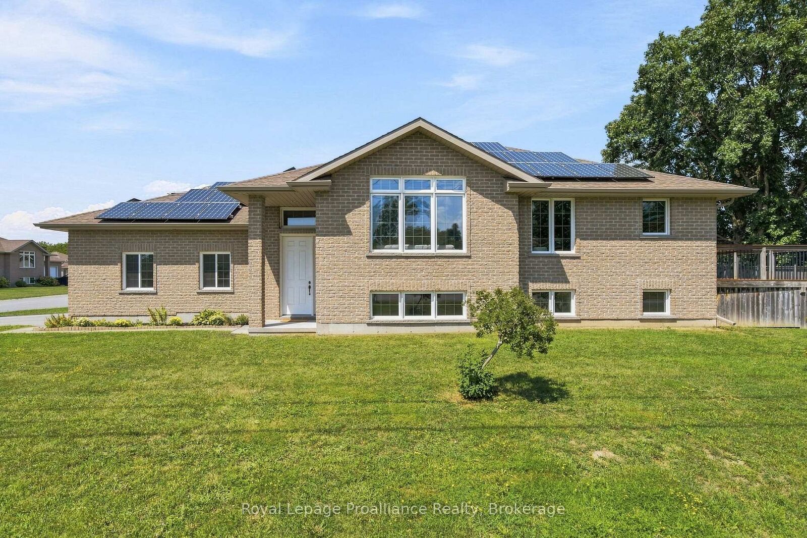 Property Photo:  63 Freedom Crescent  ON K8V 0C2 