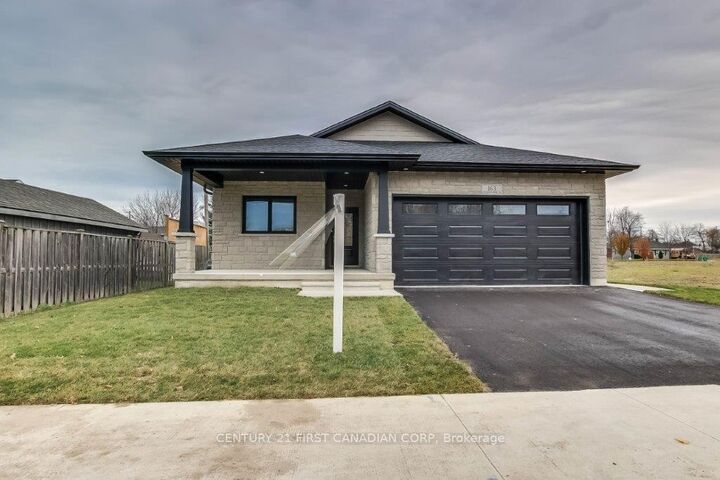 Photo de la propriété:  163 Elgin Avenue E  ON N7A 1K7 