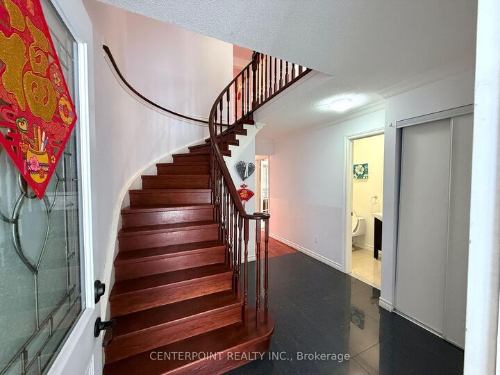Property Photo:  68 Neeland Road Upper  ON L3S 1W7 