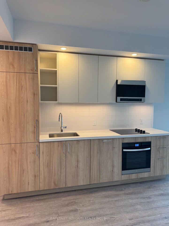 Property Photo:  5 Meadowdale Road 2106  ON L4K 0C7 