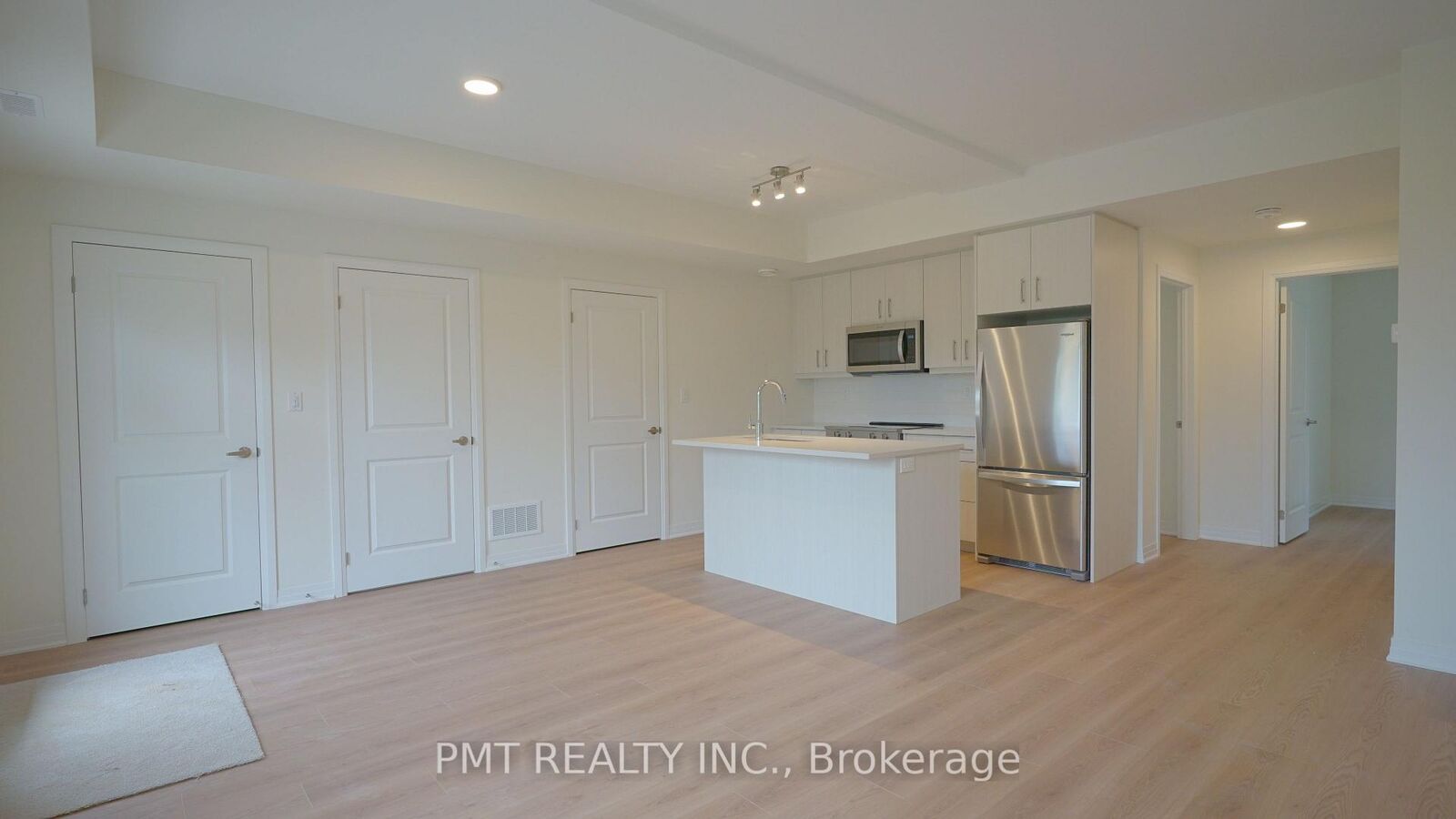 Property Photo:  737 Front Royal Street 5  ON L4Y 0G6 