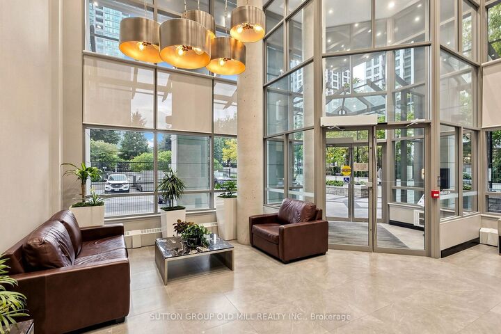 Property Photo:  3504 Hurontario Street 3109  ON L5B 0B9 