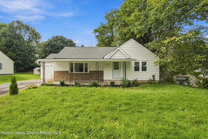Property Photo:  3 Hilltop  NY 12553 