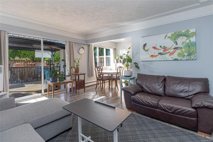 Property Photo:  386 Burnside Rd W  BC V8Z 1M1 