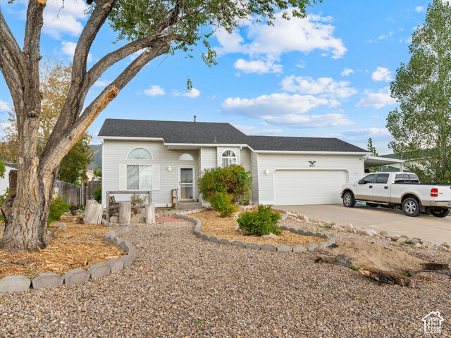 Property Photo: 863 W Sundown Ln UT 84074