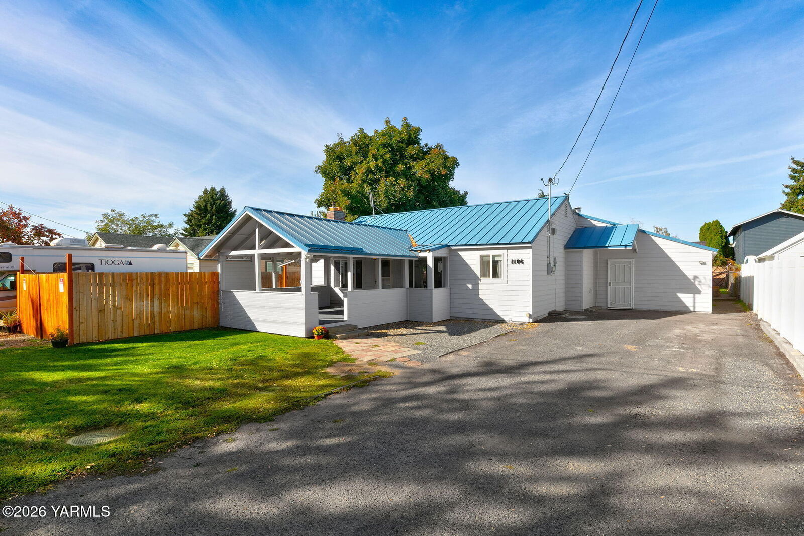 Property Photo: 1106 S 31st Ave WA 98902